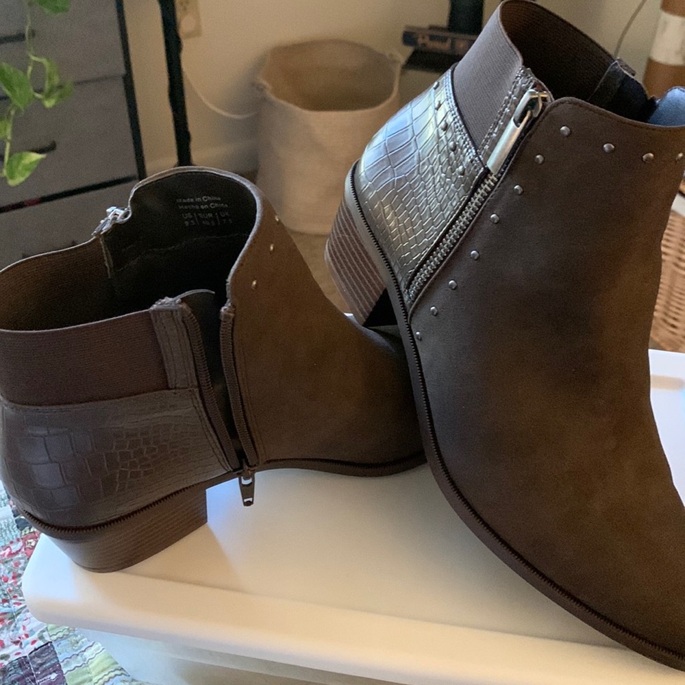Market and Spruce NEW Never Worn Brown Suede-like Ankle Booties, Sz 9.5